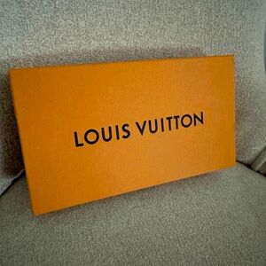 Louis Vuitton scarf, featuring a beautiful blend of soft cream and pink hues!